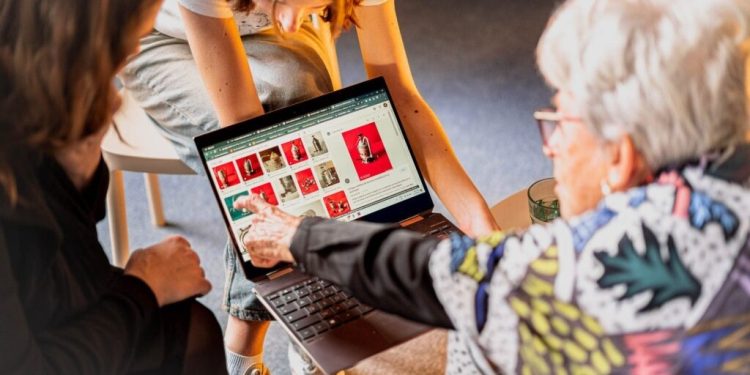 El proyecto "Memorias Sintéticas busca apoyar a personas adultas a recuperar sus recuerdos por medio de imágenes.