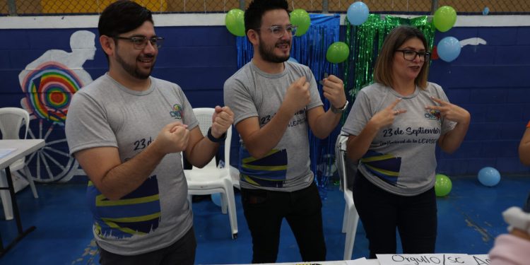 Hoy se conmemora el Día Internacional de la Lengua de Señas y el Día Nacional de la Lengua de Señas en Guatemala. / Foto: DCA.