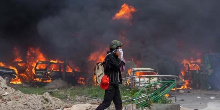 Las llamas consumen decenas de edificios y residencias de Katmandú, la capital de Nepal, a causa de protestas antigubernamentales que forzaron la dimisión del primer ministro.