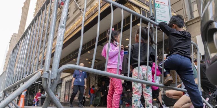 El gobierno estadounidense busca la deportación de más de 300 niños que ingresaron solos a ese país.