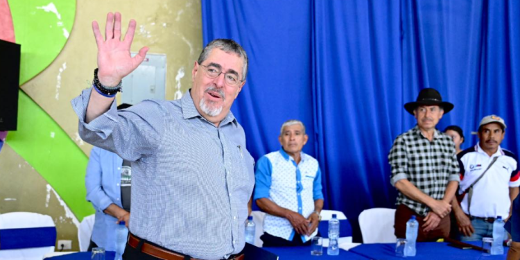 Presidente Bernardo Arévalo continúa gira de trabajo en Santa Rosa