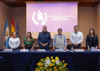 El presidente Bernardo Arévalo, durante su gira A tu tierra en Sacatepéquez.