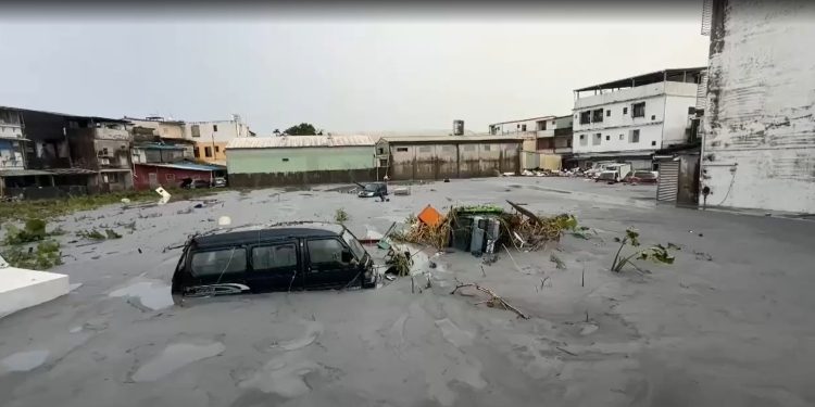 Auntoridades de socorro de contabilizan 124 personas desaparecidas tras el paso del supertifón Ragasa por Taiwán.