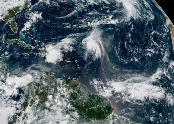 La tormenta Humberto cobra fuerza en el Caribe pero el Centro Nacional de Huracanes aún no tiene pronóstico de la trayectoria.
