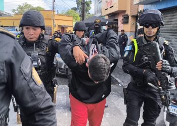 Según datos preliminares proporcionados por las autoridades, al menos diez personas han sido detenidas por distintos delitos. / Foto: PNC