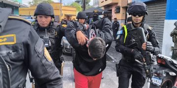 Según datos preliminares proporcionados por las autoridades, al menos diez personas han sido detenidas por distintos delitos. / Foto: PNC