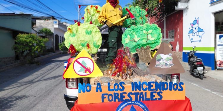 Festejan el aniversario de independencia con mensajes a favor del medio ambiente. / Foto: Gobernación Departamental de Zacapa.