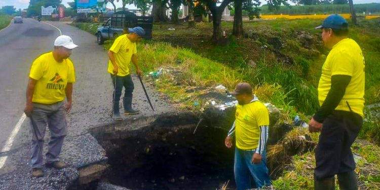 Covial atiende socavamiento en el km 81.6 en Siquinalá, Escuintla. / Foto: Covial.