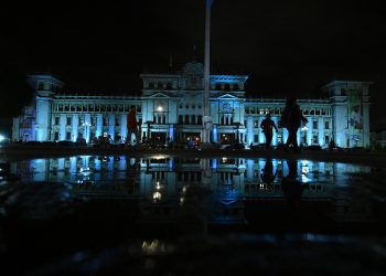 El turquesa representa a las personas sordas y el uso de la lengua de señas. / Foto: Byron de la Cruz.