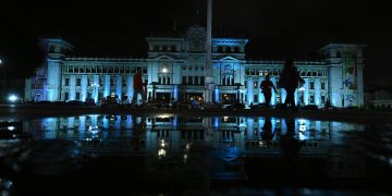 El turquesa representa a las personas sordas y el uso de la lengua de señas. / Foto: Byron de la Cruz.