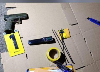 También fue incautada una pistola, que tenía de manera ilegal y que presuntamente utilizó el detenido. / Foto: PNC