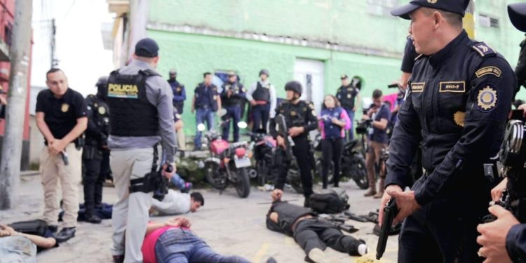 Operativo relámpago en El Gallito. / Foto: PNC