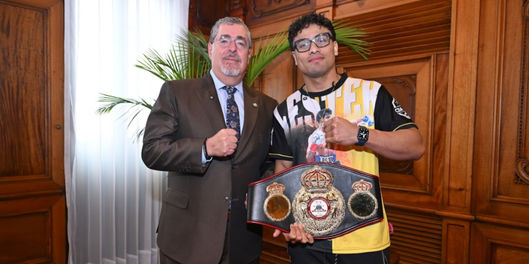 Presidente Arévalo recibe a Lester Martínez