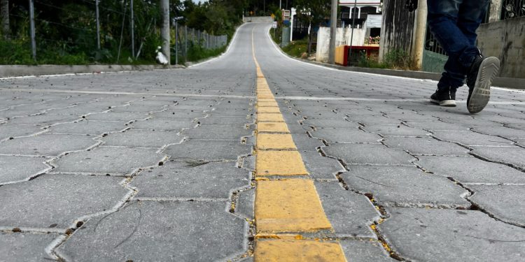Inauguran proyecto de adoquinamiento en Aguacatán, Huehuetenango