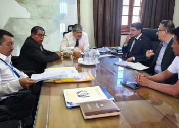 Ministro de Gobernación sostiene reunión de trabajo con el gobernador de San Marcos