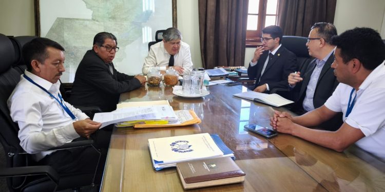 Ministro de Gobernación sostiene reunión de trabajo con el gobernador de San Marcos