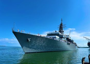 Dan la bienvenida al Escuadrón de Entrenamiento de la Fuerza Marítima de Autodefensa de Japón