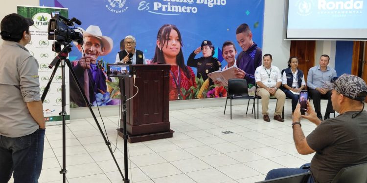 Informan a la población del avance de programas y proyectos en Zacapa