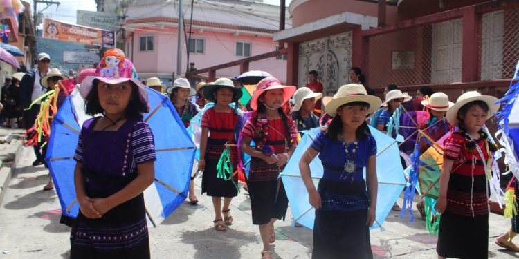 Destacan identidad y compromiso ciudadano durante fiestas patrias en Totonicapán