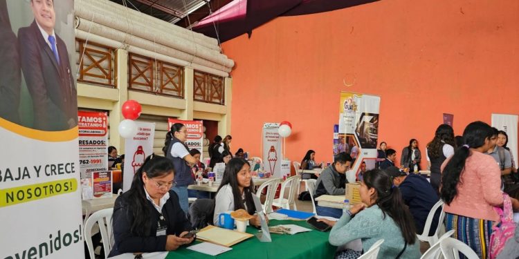Segunda Feria de Empleo fortalece oportunidades laborales en Sololá