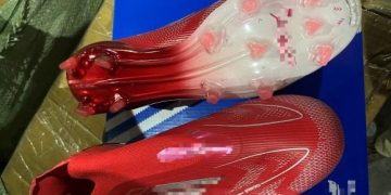 Decomisan cargamento de zapatos deportivos. / Foto: SAT.