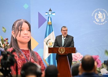 Presidente destaca avances de Guatemala para mejorar su grado de inversión