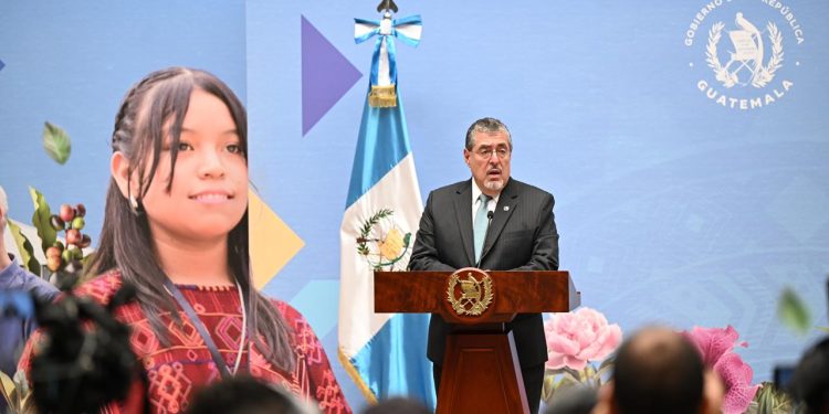 Presidente destaca avances de Guatemala para mejorar su grado de inversión