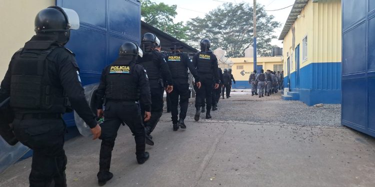 Crearán fuerza de tarea para revisar procesos de la Policía Nacional Civil y el Sistema Penitenciario