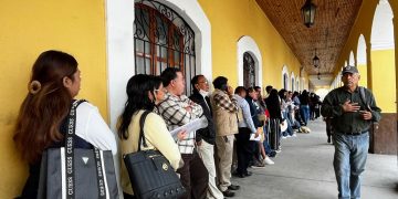 Huehuetecos beneficiados durante la jornada móvil de servicios migratorios