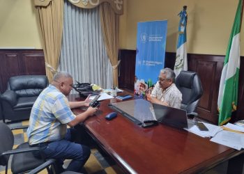 Firma de convenios de ejecución de obras en El Asintal, Retalhuleu