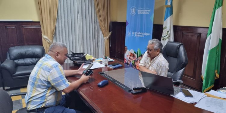 Firma de convenios de ejecución de obras en El Asintal, Retalhuleu