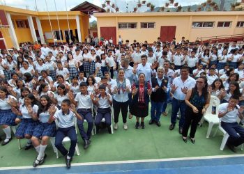 Alumnos de instituto en La Unión, Zacapa son beneficiados con nuevo laboratorio de informática