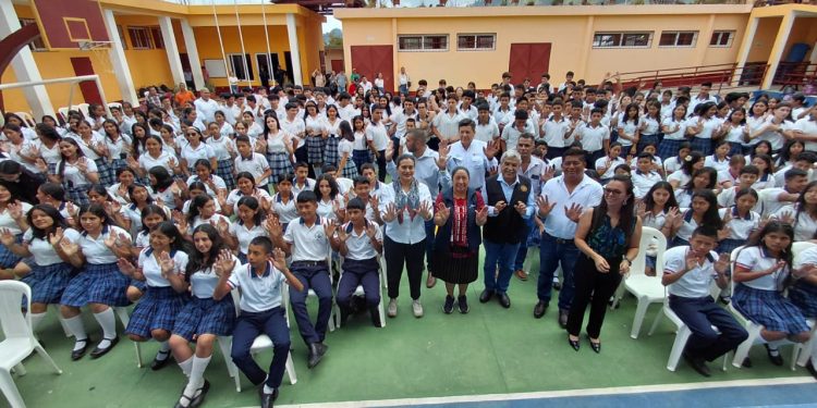 Alumnos de instituto en La Unión, Zacapa son beneficiados con nuevo laboratorio de informática