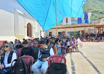 Familias de Santa Catarina Palopó son beneficiadas con el Bono Social