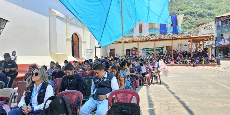 Familias de Santa Catarina Palopó son beneficiadas con el Bono Social