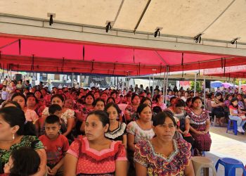 Familias de San Pablo La Laguna reciben el Bono Social para salud y educación