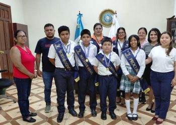 Niña PDH visita la Gobernación Departamental de Zacapa
