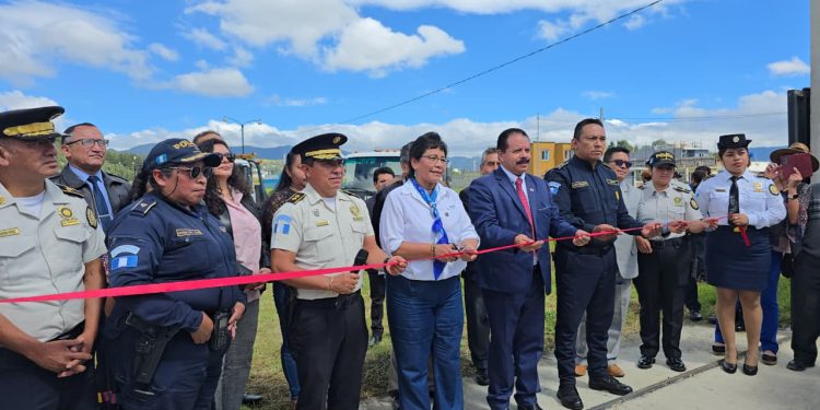 Mejoran procesos de registro, custodia y control de vehículos consignados por la PNC en Quetzaltenango