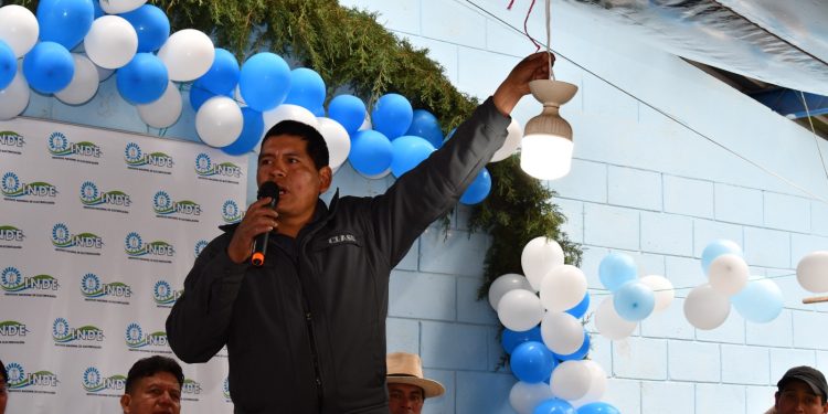 Comunidad en San Sebastián, Huehuetenango, recepciona proyecto de energía eléctrica