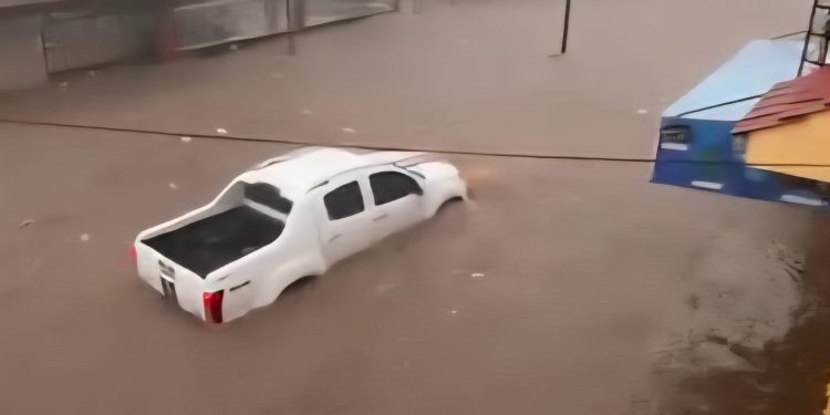 Gestionan ayuda humanitaria para familias afectadas por inundaciones en Retalhuleu