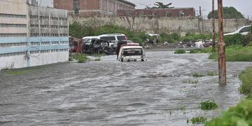 Minex sigue de cerca la situación de guatemaltecos en el Caribe ante el paso del huracán Melissa. / Foto: EFE.