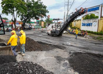 Mantenimiento vial en el cruce hacia Aldea San Luis, San Sebastián