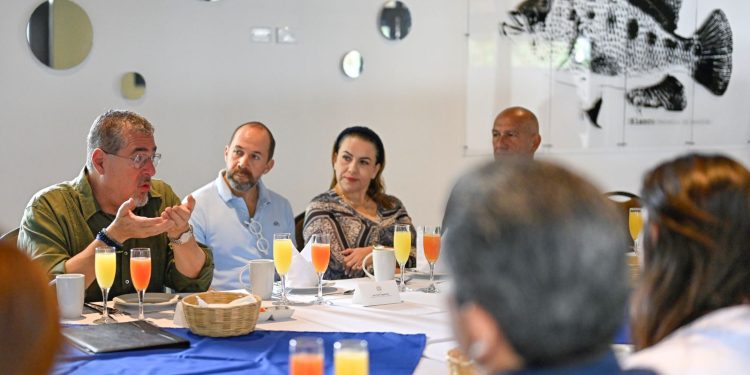 Presidente inicia segundo día de trabajo en la gira A Tu Tierra en Petén.