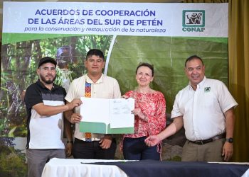 La ministra de Ambiente, Patricia Orantes, durante la firma de convenio para la protección de recursos naturales en Petén.