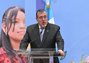 El presidente Berbardo Arévalo viajará a Europa para participar en un foro económico al que acudidarán inversionistas.