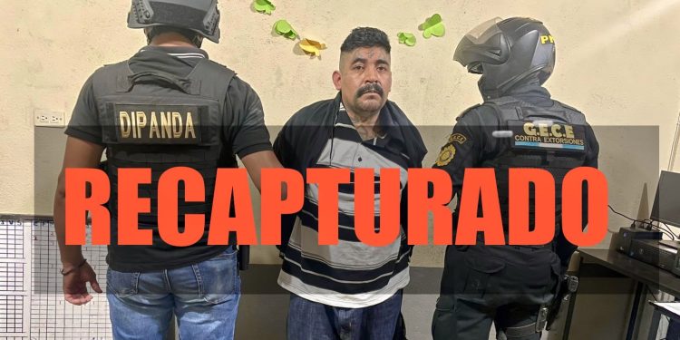 El recluso fugado Byron Eduardo Fajardo Revolorio, alias "Black Demon", fue recapturado la madrugada de este lunes en Pueblo Nuevo Viñas, Santa Rosa. /Foto: Mingob