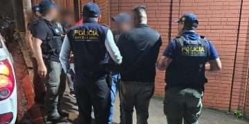 Agentes de la Inspectoría General de la PNC capturaron a tres agentes sindicados de secuestro, entre ellos una mujer.