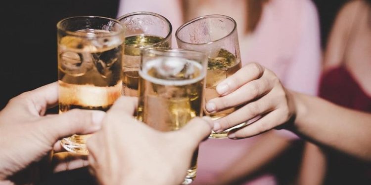 El consumo de alcohol causó en 2020 aproximadamente 111 mil 300 nuevos casos de cáncer -el 70 % en hombres- en la UE y 93 mil muertes.