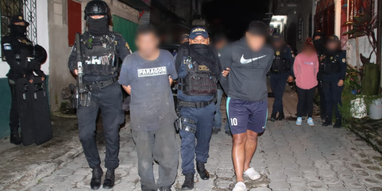 Captura de cinco presuntos integrantes del Barrio 18. / Foto: PNC