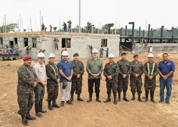 Presidente Arévalo supervisa construcción de la Brigada Especial de Operaciones de Selva